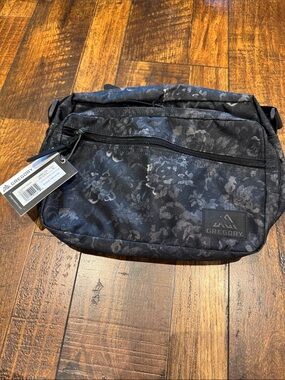 Gregory utility shoulder S: black tapestry